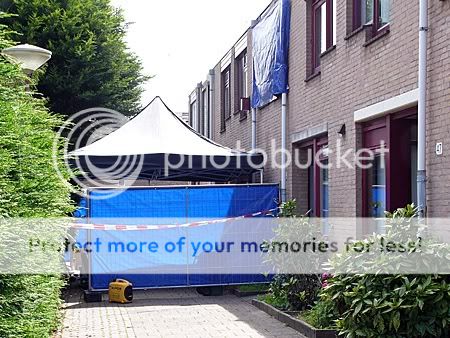 huis is nog steeds afgeschermd en forensisch onderzoek wordt verricht