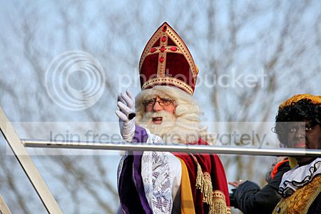 Sinterklaas bezoekt winkelcentrum Leyweg in Den Haag