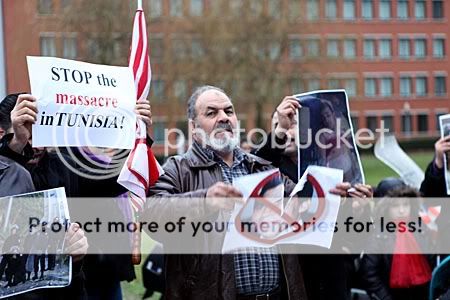 man verscheurt afbeelding van Ben ALi