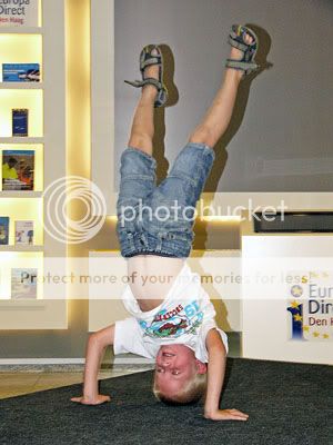 Kijk eens hoe lang ik op mijn hoofd kan staan?