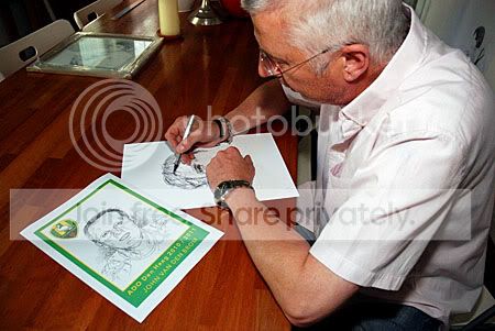 Marcello tekent nieuwe voetbalplaatjes