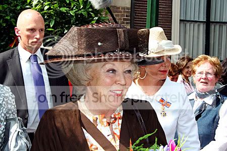 Koningin Beatrix komt de Kloosterkerk weer uit