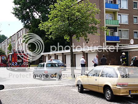 brandweer en politie zijn ter plekke