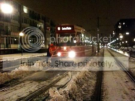 Baan wordt schoongespoten en proeftram staat te wachten