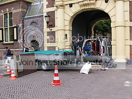 Reparatiewerkzaamheden aan pollers Binnenhof