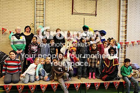 Groepsfoto met Sinterklaas en de Pieten