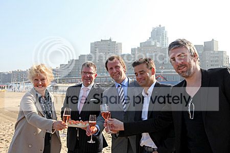 Perspresentatie ‘VI Oranje stad 2012’ vanaf Scheveningen