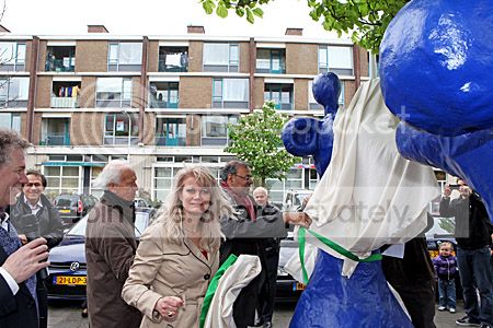 Buurt-Babbel-Bankjes op De Rade in Den Haag