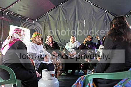 Koerden in hongerstaking voor Vredespaleis Den Haag
