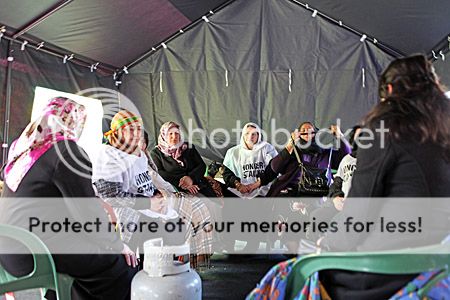 Koerden in hongerstaking voor Vredespaleis Den Haag