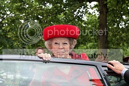Koningin Beatrix bij jubileumcongres Vereniging van Nederlandse Gemeenten