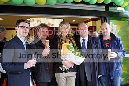 Feestelijke heropening ijssalon Marinello in Den Haag