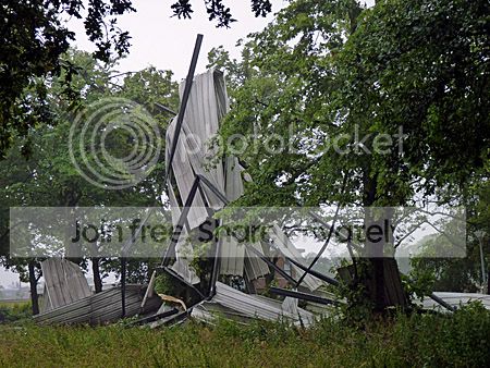 Noodweer treft circus bij oude ADO stadion Den Haag