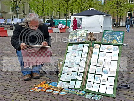Kunstschilder op antiek- en boekenmarkt Plein