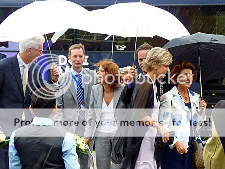 Prinses Laurentien leest voor op de International School of The Hague