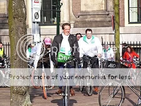 Fietsmarathon D66 onder aanvoering van Pechtold finisht