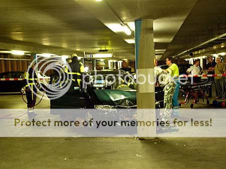 Vrouw rijdt tegen paal aan in parkeergarage Den Haag