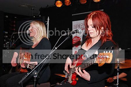 Rebelle tijdens perspresentatie