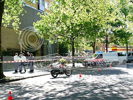 omgeving ruim afgezet met pionnen en linten