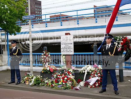 monument aan Parallelweg