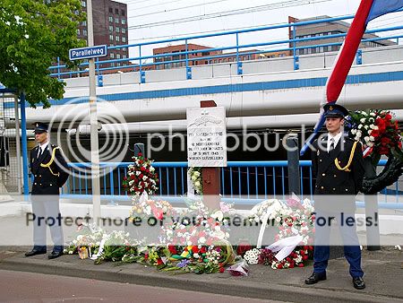 monument aan Parallelweg