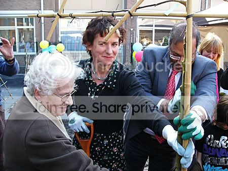 officiële opening door het planten van een boom