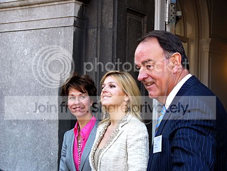 Prinses Maxima voor de deur van de Tweede Kamer