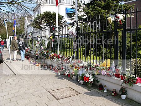 Poolse ambassade in teken van rouw