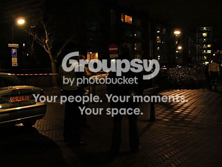 Politie houdt iedereen tegen en omgeving is met linten afgezet