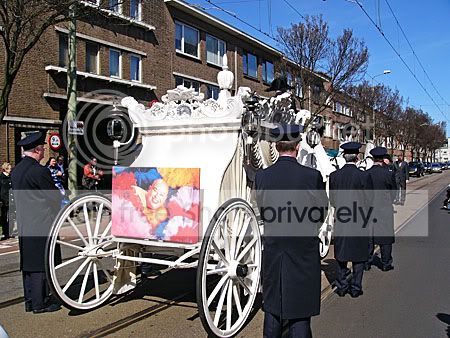 koets voor haar huis in Scheveningen