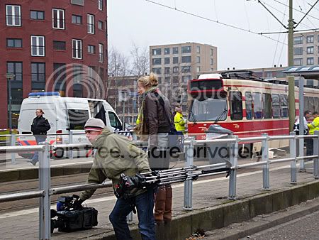 vrouw onder tram